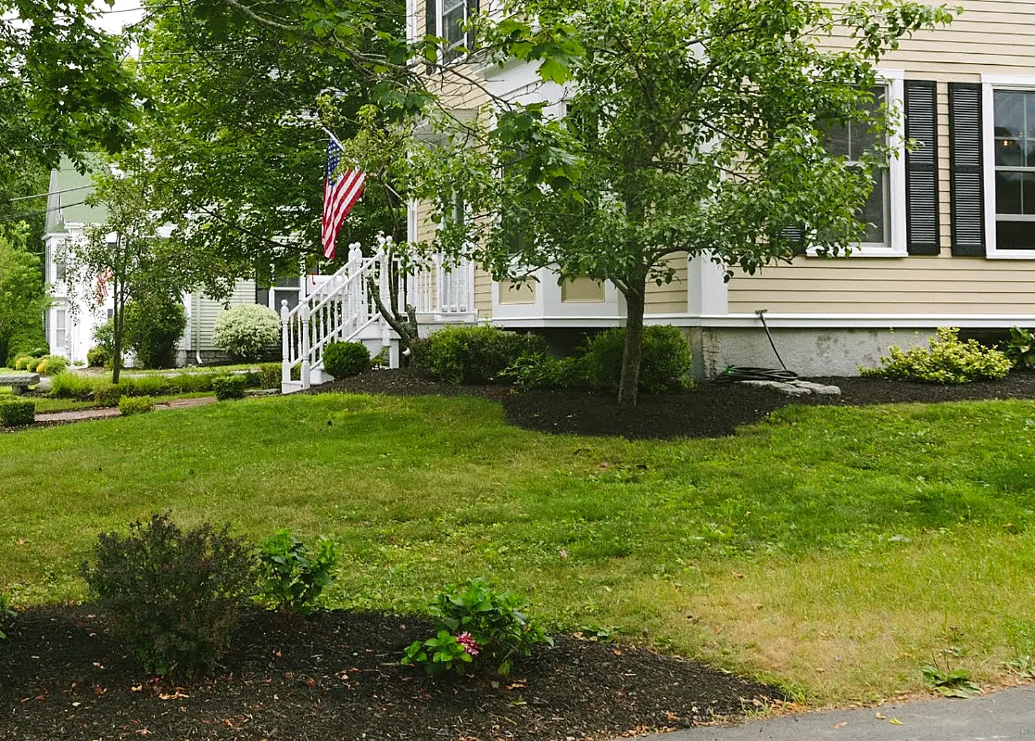 The front steps and lawn of the Applewood Inn, Freeport, Maine